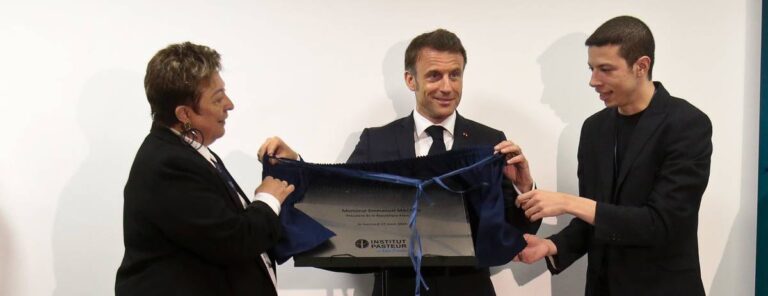 Conheça o artista plástico brasileiro autista que entregou um quadro ao presidente da França